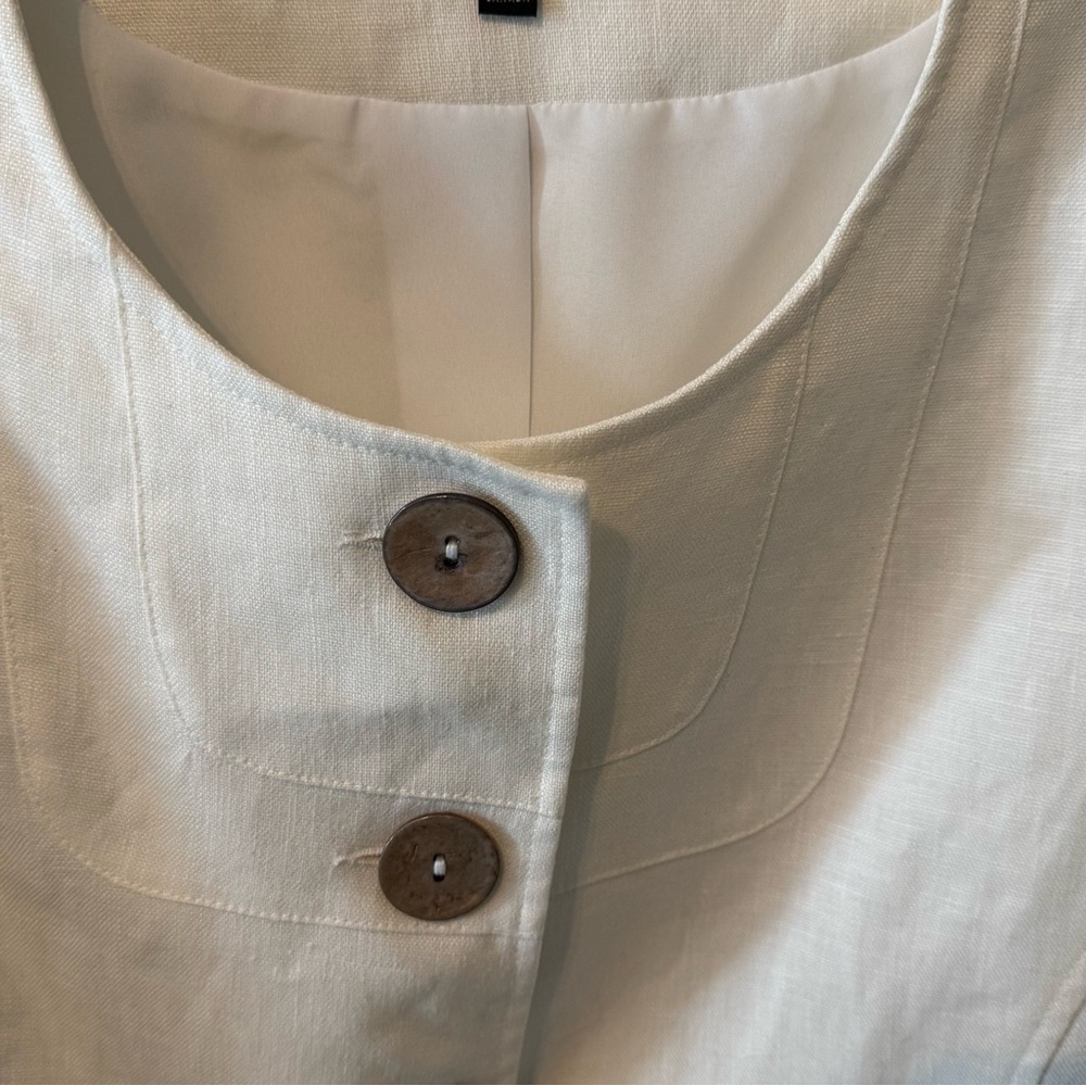 Women's White Linen Jacket with Shell Buttons - Picture 2 of 7